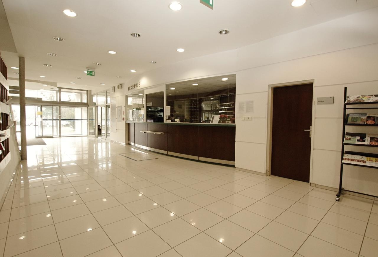Kolej Akademie Hotel Brno Exterior photo
